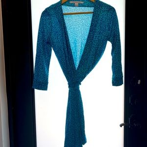 DIANE VON FURSTENBERG
Silk Knee-Length Dress
Size: 4